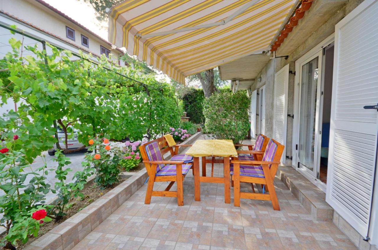 Apartments Blazenka Banjol Exterior foto