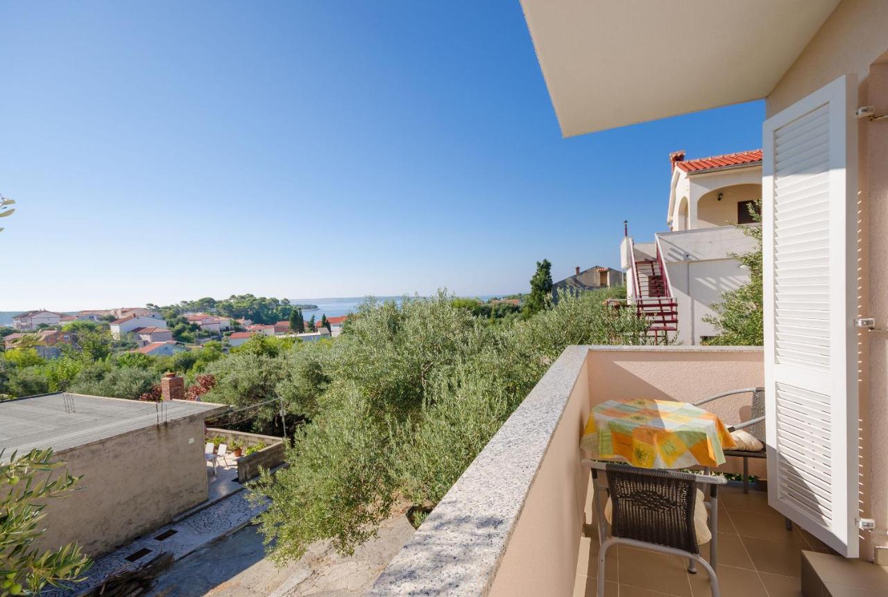 Apartments Blazenka Banjol Exterior foto