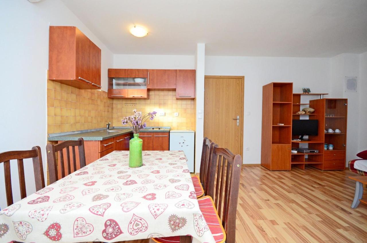 Apartments Blazenka Banjol Exterior foto
