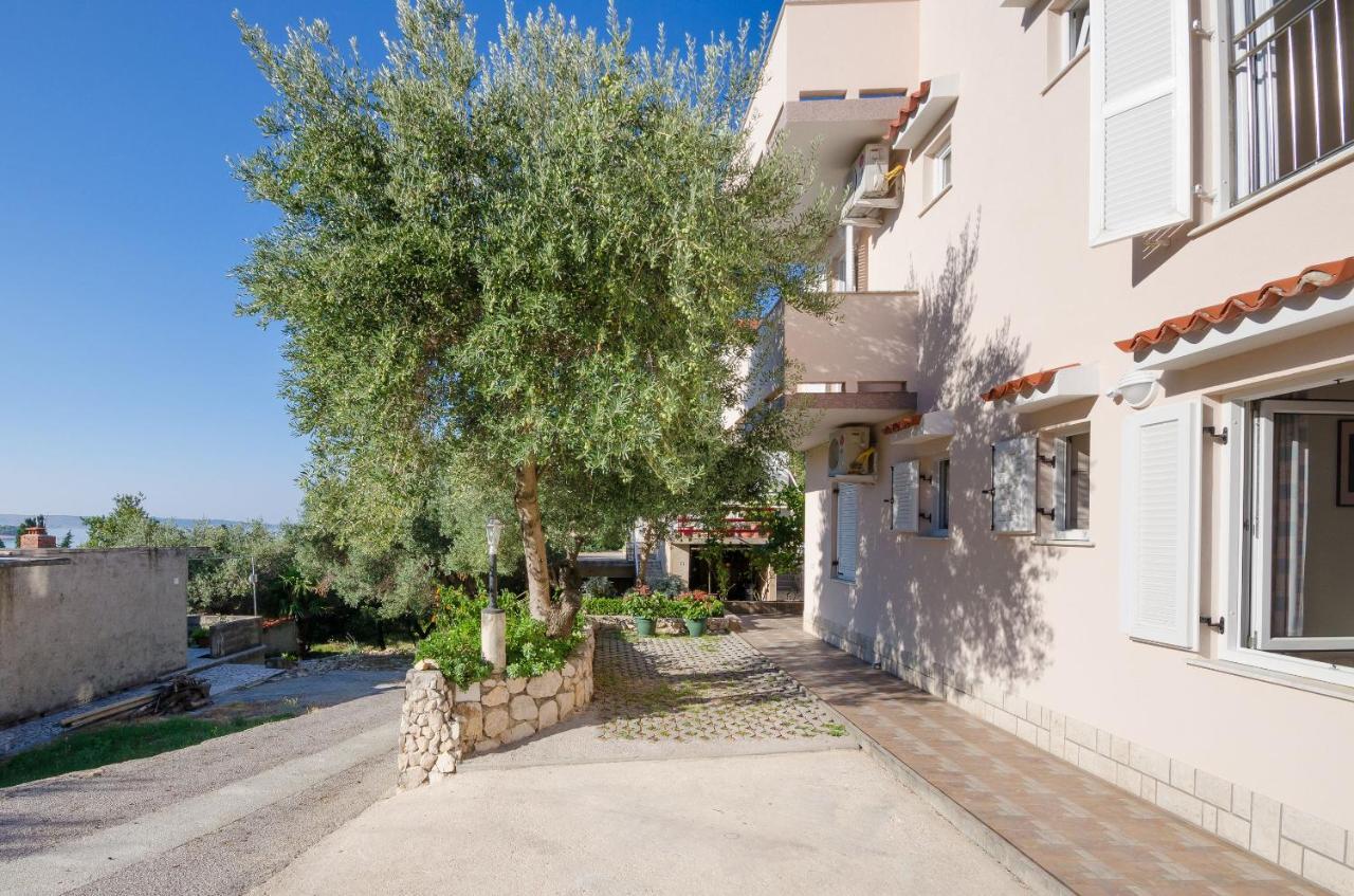 Apartments Blazenka Banjol Exterior foto